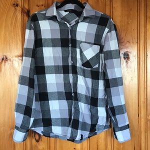 Men’s Black/White Flannel Button-down- M